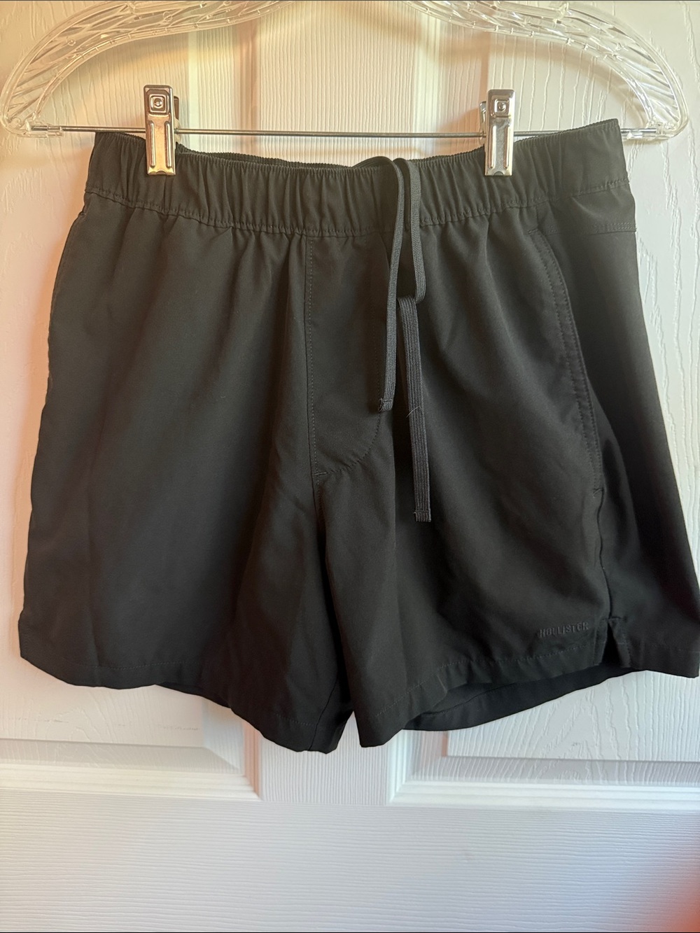 Hollister Men’s XS 5 inch Black Athletic Drawstring Shorts with Pockets